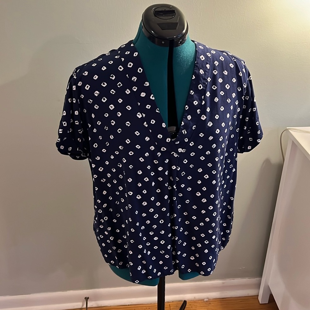 Gap navy and print vneck blouse